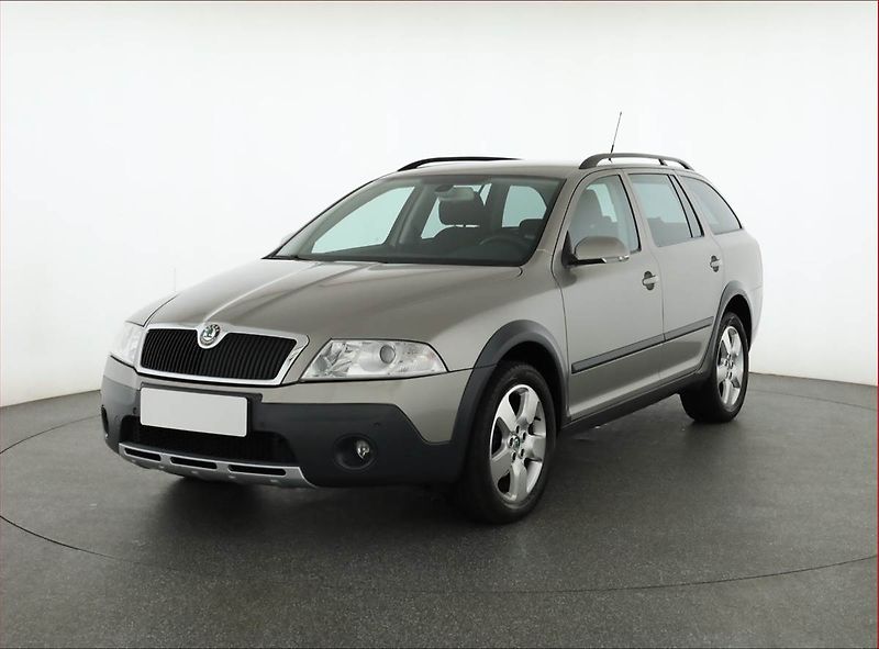 Škoda Octavia (2008) Scout 2.0 TDI, 4X4, ČR,1.maj - fotka 2 z 21