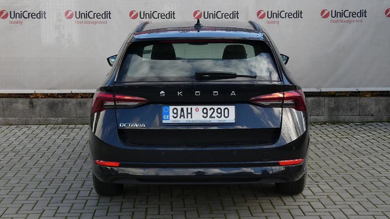 Škoda Octavia Combi 2,0 TDI Ambition - fotka 4 z 22