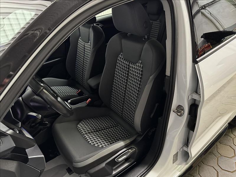 Audi A1 40TFSI 147kW S-LINE - fotka 30 z 40