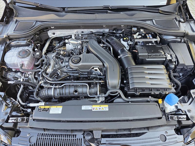 Volkswagen Golf 1,5 eTSi 110kW DSG Tov.záruka - fotka 20 z 22