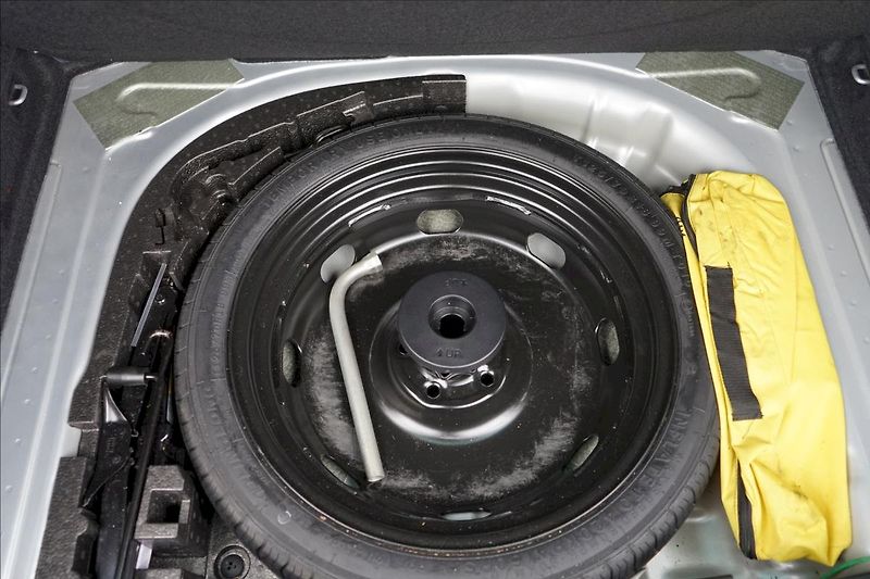 Škoda Karoq (2019) TSI 110 kW Style DSG - Webasto - fotka 26 z 26