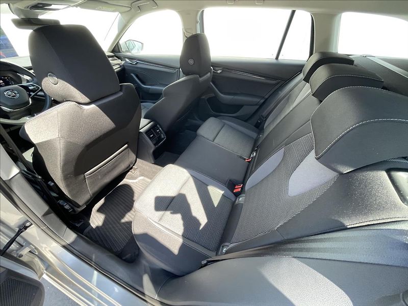 Škoda Octavia 2,0 TDI Combi Ambition Plus - fotka 17 z 22