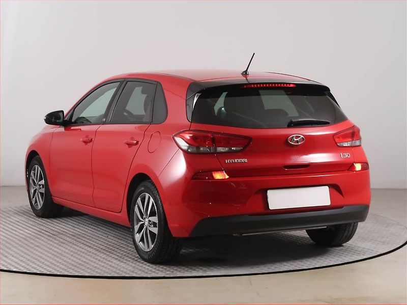 Hyundai i30 (2018) Go! 1.4 CVVT, Serv.kniha - fotka 4 z 17