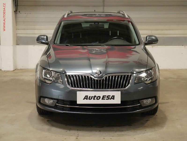 Škoda Superb (2014) 2.0TDi, 1.maj, Navi, xenon - fotka 2 z 19