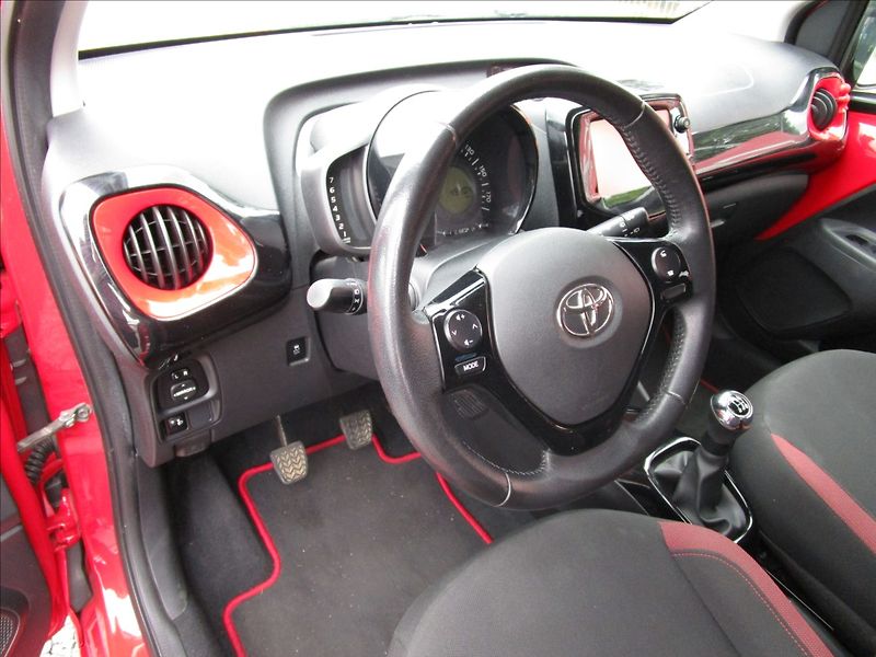 Toyota Aygo 1.0VVT-i, aut. KLIMA - fotka 11 z 37