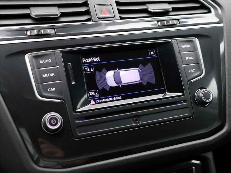 Volkswagen Tiguan 2,0 TDI Comfortline ACC Serv.k - fotka 21 z 29