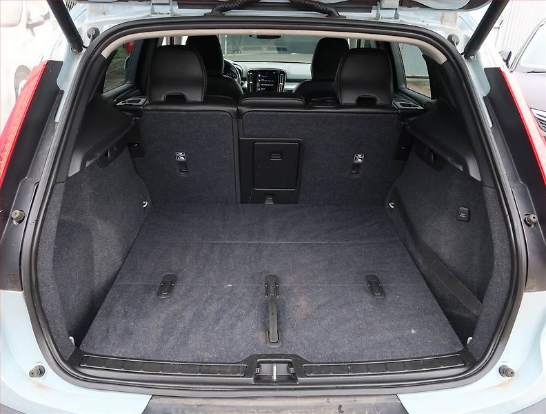 Volvo XC40 (2019) D4 AWD - fotka 14 z 24