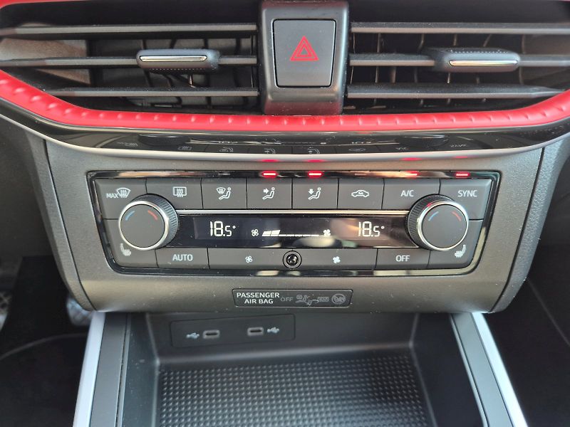Seat Arona (2022) FR 1.0 TSI 81 kW 6°manuální - fotka 25 z 33