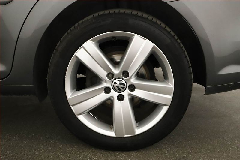 Volkswagen Touran (2014) 1.6 TDI, 7 míst, Navi - fotka 16 z 16