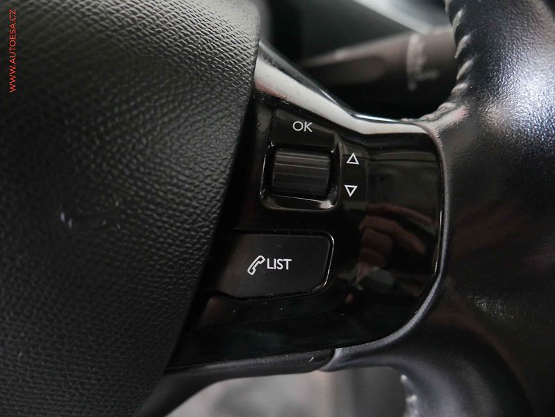 Peugeot 308 (2016) 2.0 HDi, Navigace - fotka 21 z 25
