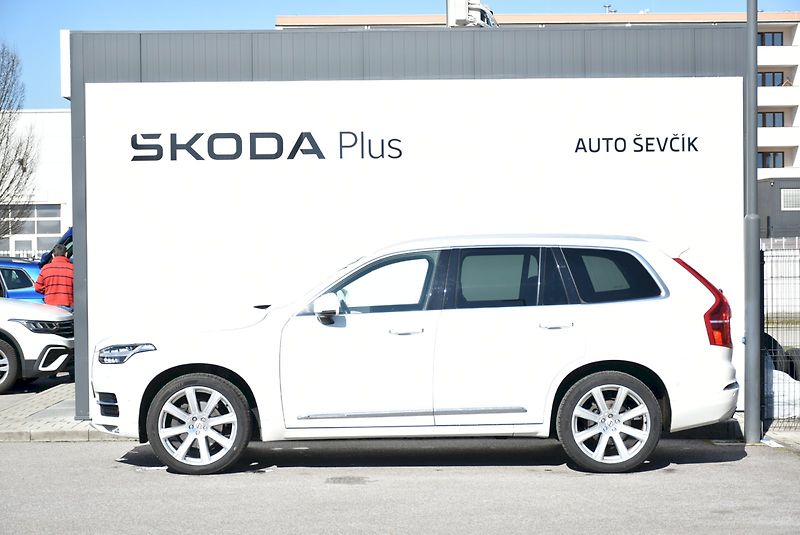 Volvo XC90 (2016) D5 - fotka 3 z 32