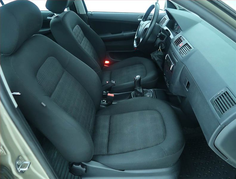 Škoda Fabia (2006) Elegance 1.2 12V, po STK - fotka 9 z 15