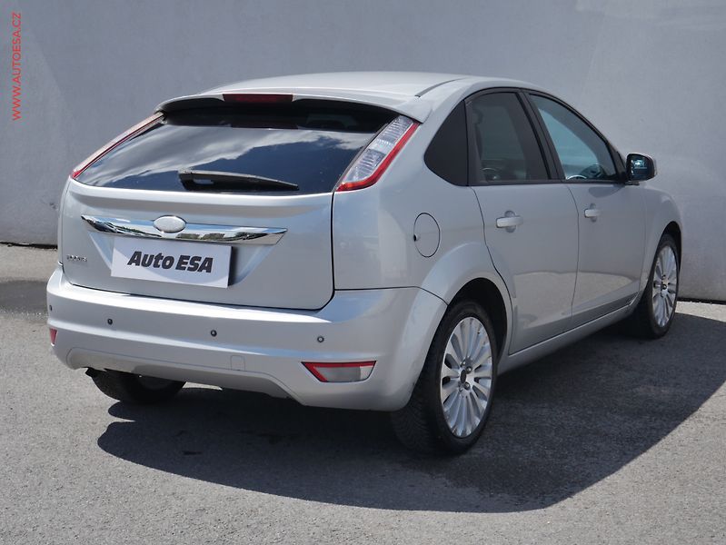 Ford Focus (2009) 2.0i, AC, park.asist - fotka 4 z 17