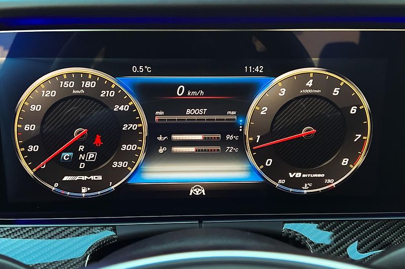 Mercedes-Benz Třídy E (2017) E63S AMG 4Matic+ V8 Biturbo - fotka 54 z 99