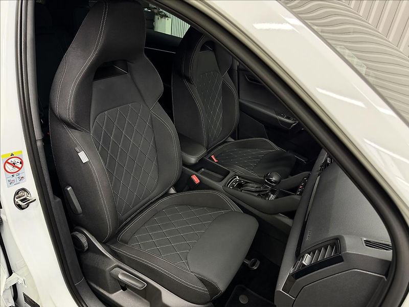 Škoda Karoq SPORTLINE 1.5TSI DSG ACC DCC - fotka 41 z 43