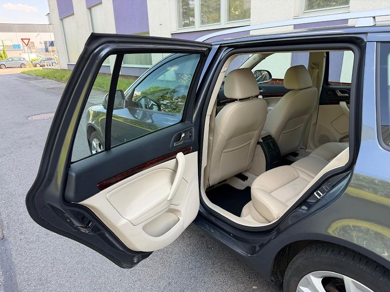 Škoda Octavia 2,0 TDi combi / servis.kn. / - fotka 11 z 37