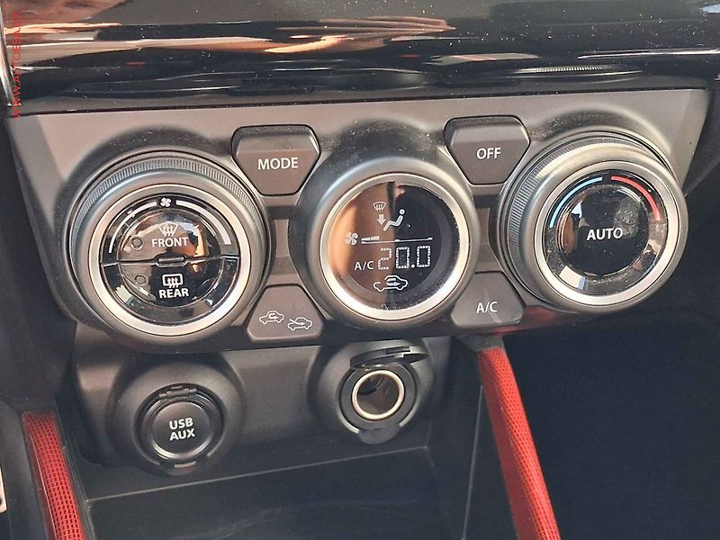 Suzuki Swift (2021) 1.4 BJet, Sport, LED, navi - fotka 16 z 21