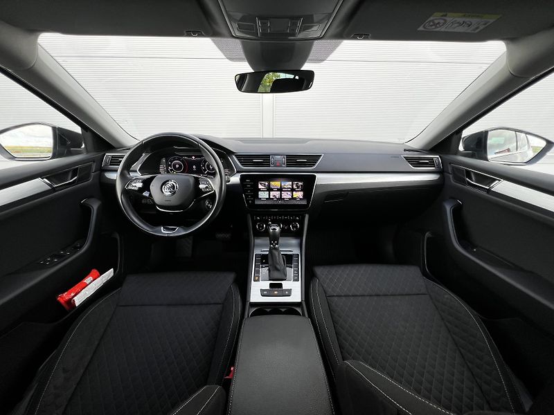 Škoda Superb 2.0TDI DSG ACC 1.Maj DPH TZ - fotka 7 z 24
