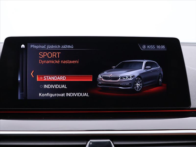BMW Řada 5 2,0 520da 120kW Sport - fotka 26 z 38