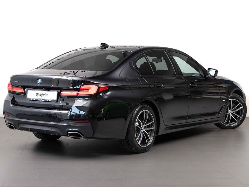 BMW Řada 5 540d xDrive - fotka 4 z 22