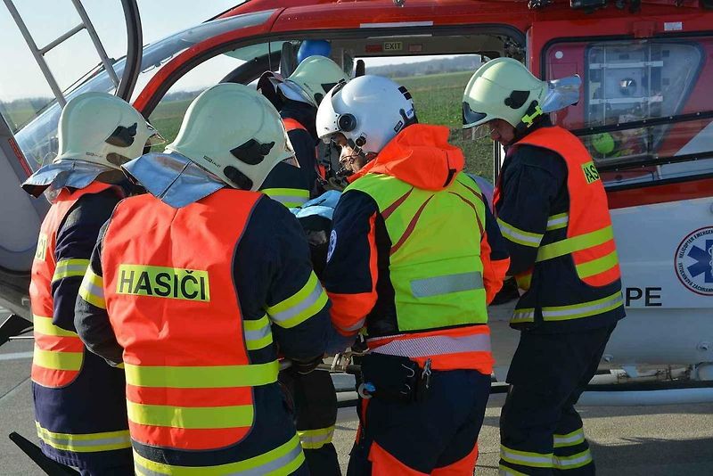 Cvičení, které mělo prověřit všechny složky Integrovaného záchranného systému při hromadné nehodě, se konalo ve středu dopoledne na nově postavené D1 u Přerova.