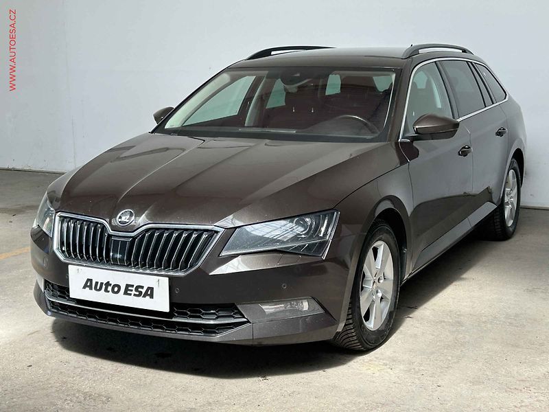 Škoda Superb (2017) 2.0 TDi, Ambition, DSG, TZ - fotka 3 z 20
