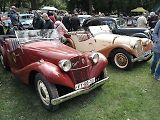 Habrovany cestovaly časem. Park zaplnily historické automobily i motorky.
