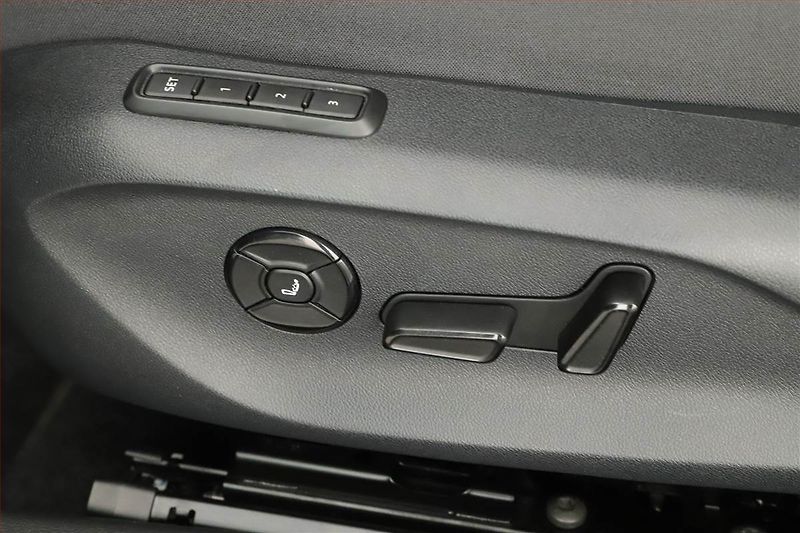 Škoda Superb (2025) 2.0 TDI, Sportline - fotka 17 z 21