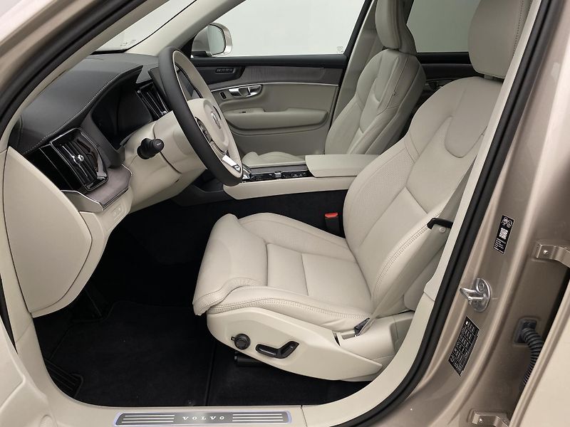 Volvo XC90 (2026) T8 AWD Plug-in BRIGHT PLUS 7m - fotka 3 z 71