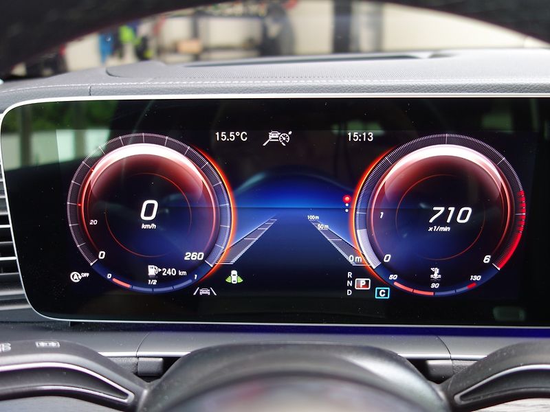 Mercedes-Benz GLS (2023) 400D*PRÉM-PLUS*AMG*PAN*HEAD*CZ - fotka 38 z 50