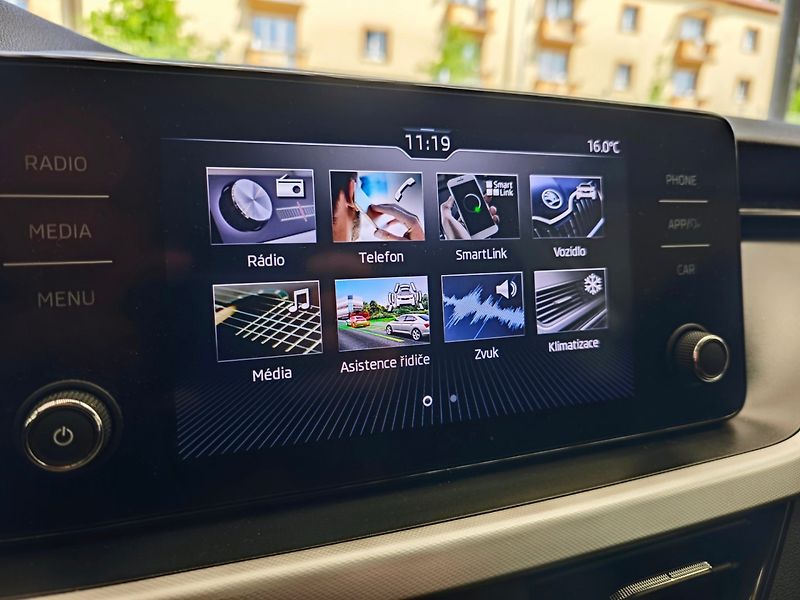 Škoda Scala (2020) 1.0 TSi Drive 125 Years - fotka 24 z 40