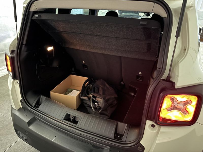 Jeep Renegade (2022) 1.3 T4 REZERVOVÁNO - fotka 23 z 43