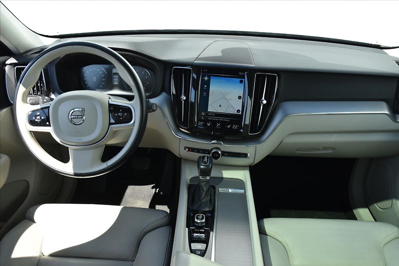 Volvo XC60 T5 184kW AWD INSCRIPTION ČR - fotka 13 z 32