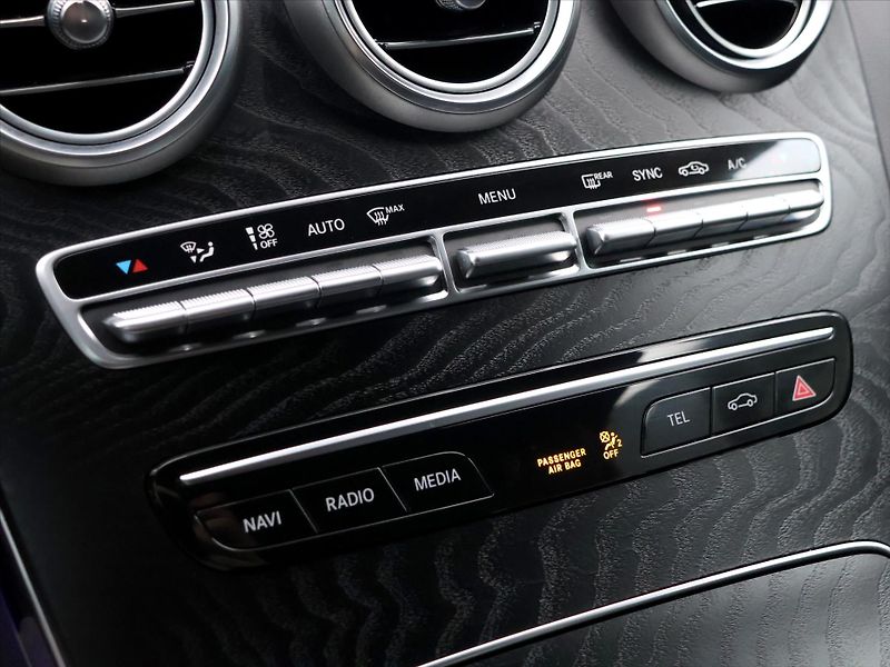 Mercedes-Benz Třídy C 3,0 400 245kW 4Matic AMG - fotka 28 z 40