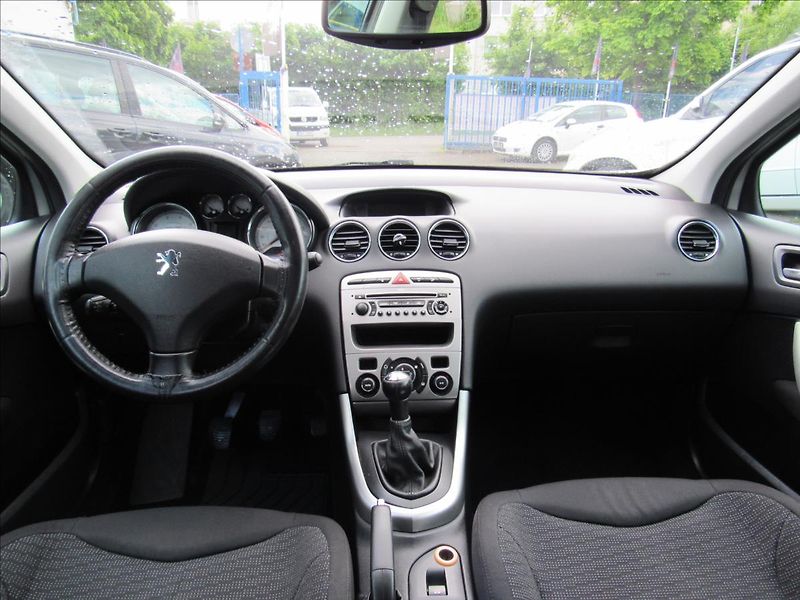 Peugeot 308 1,6 THP 110kW - fotka 11 z 28