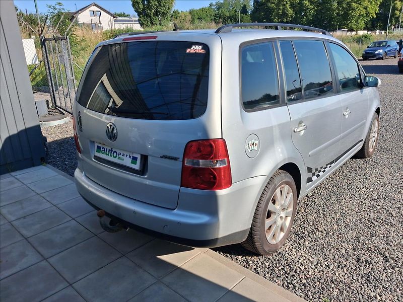 Volkswagen Touran 2,0 TDi, 7 míst, TZ - fotka 7 z 15