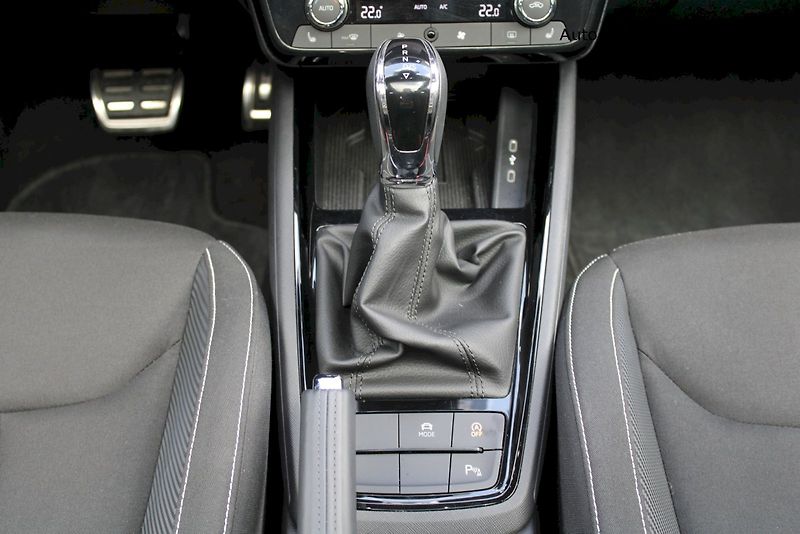 Škoda Kamiq (2025) Monte Carlo 1.5TSI / 110kW 7°D - fotka 17 z 25
