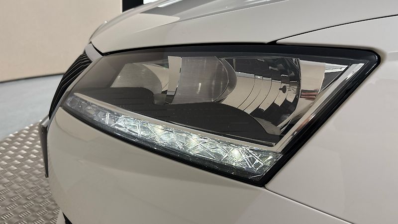 Škoda Fabia 1.0 TSI Ambition Combi - fotka 18 z 23