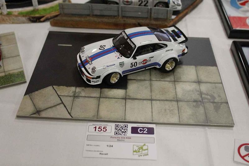 Vítězný model kategorie závodních vozů seniorů, Bugatti Type 35B Přemysla Bartoše. Se skutečným vozem si Eliška Junková dojela pro 5. místo při závodě Targa Florio 1928.