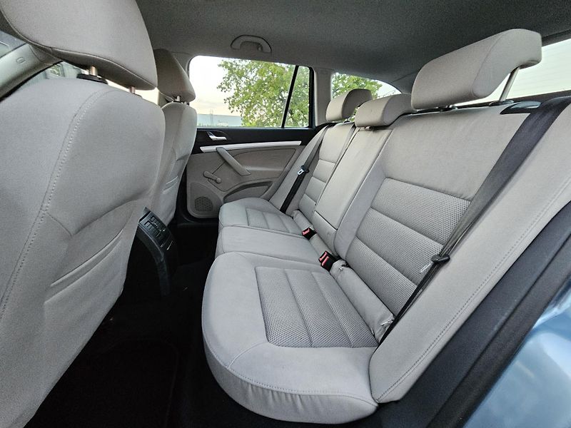 Škoda Octavia 1.6 85kW,KLIMA,TEMPOMAT,2xKOLA - fotka 33 z 37