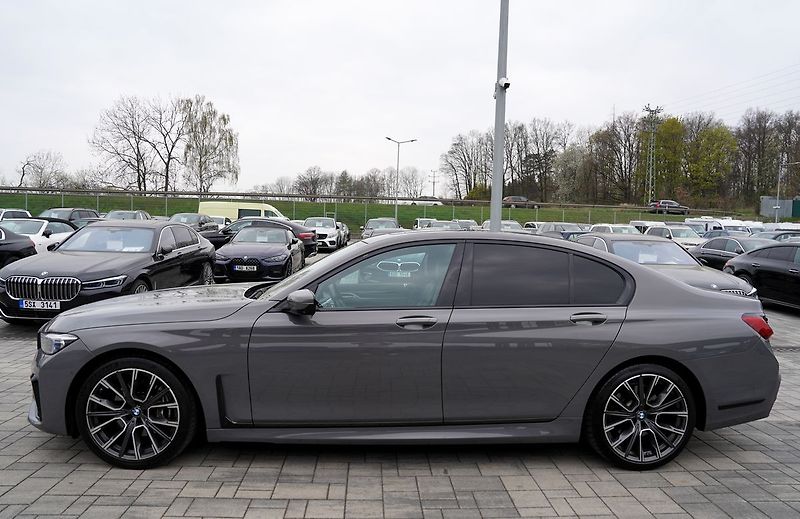 BMW Řada 7 730d xDrive/Mpaket/9AT/Lasery - fotka 3 z 47