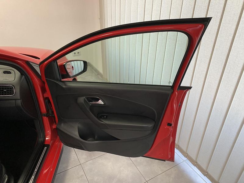Volkswagen Polo 1.4 TSí GTi 132 kW DSG Bi-Xeno - fotka 13 z 23