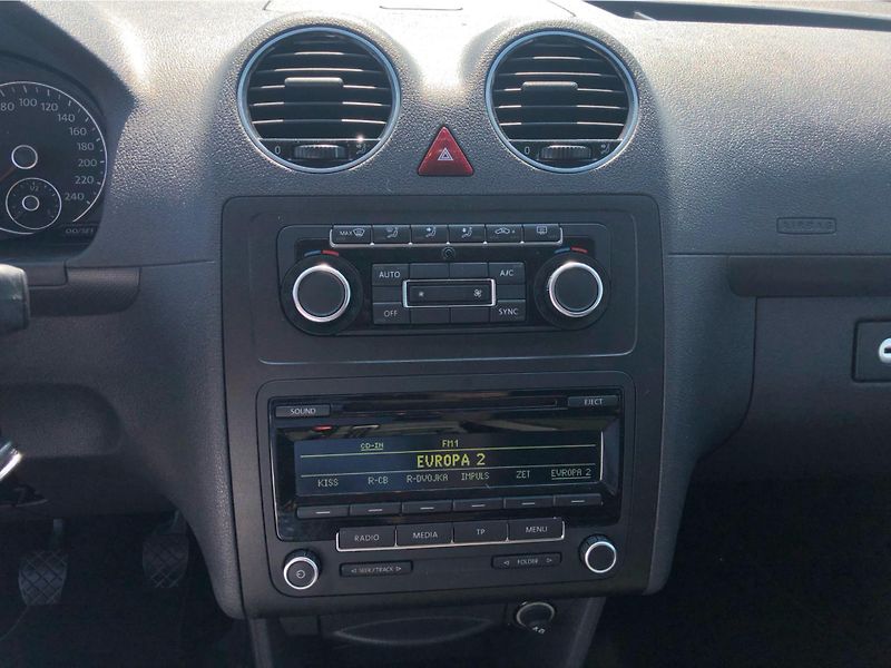 Volkswagen Caddy 1.6 TDi TRENDLINE - fotka 19 z 27
