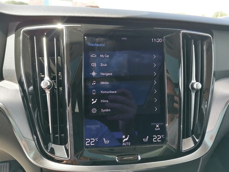 Volvo V60 (2021) 2.0 B3 MHEV A/T 120kW - fotka 21 z 36