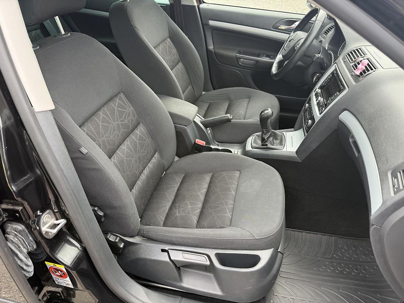 Škoda Octavia 1,6TDI 77kW XENONY - fotka 12 z 20