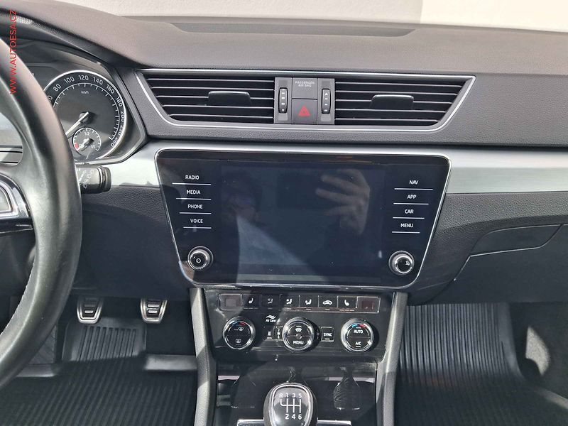 Škoda Superb (2018) 2.0TDi, Style, STK9/28 - fotka 12 z 19