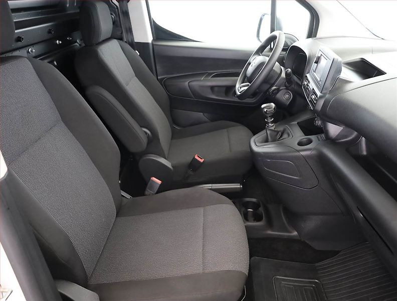 Toyota ProAce City (2024) 1.5 D4-D, ČR, DPH - fotka 7 z 15