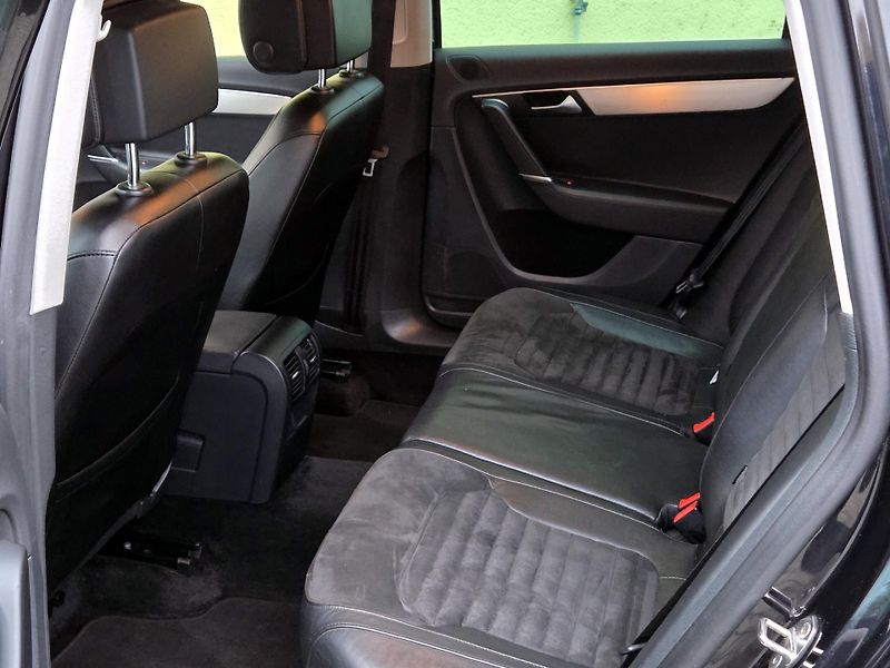 Volkswagen Passat TDi Highline, SERV.KNIHA       - fotka 24 z 51