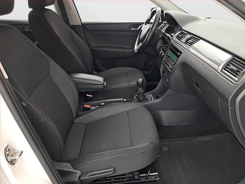 Škoda Rapid (2015) Ambition 1.6 TDI - fotka 9 z 16