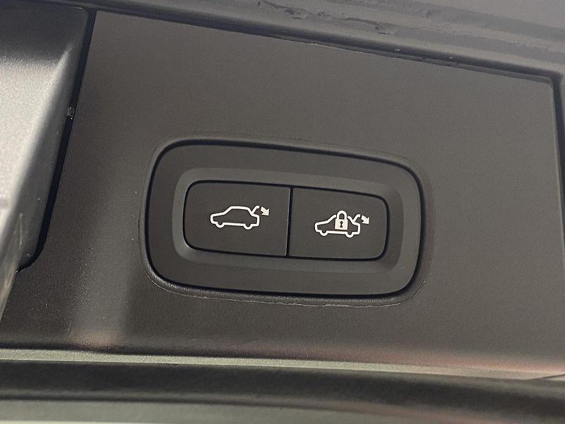 Volvo V90 T6 AWD RECHARGE BRIGHT PLUS - fotka 33 z 58